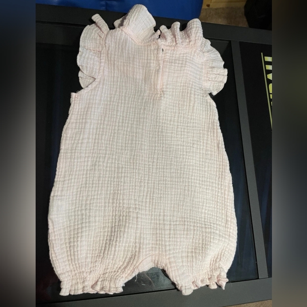 Emily & Oliver 6-9 Months Girl’s Baby Pink Gauze One Piece Romper With Ruffles